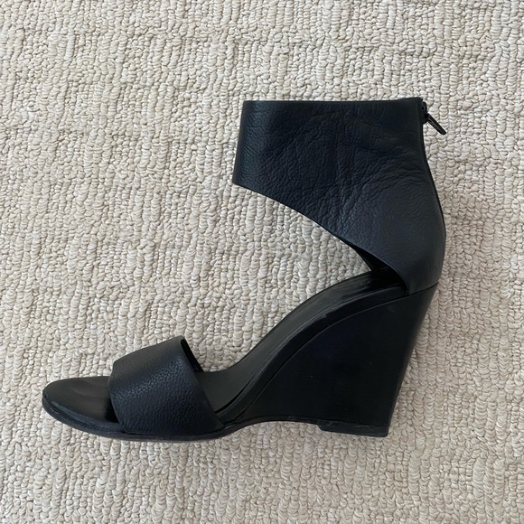 Black leather Vince wedge sandals - size 6 1/2 US - Picture 3 of 14
